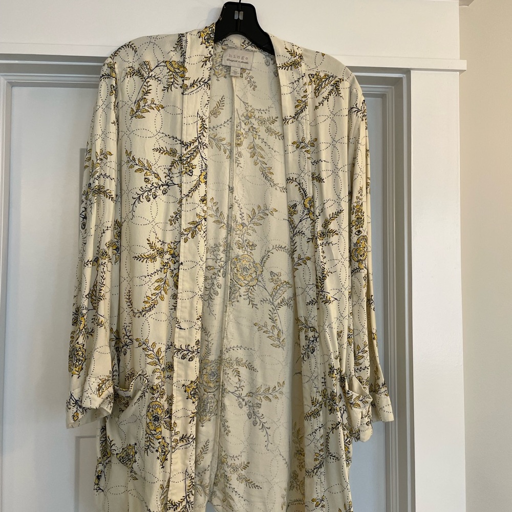 Hinge. Kimono with pockets.